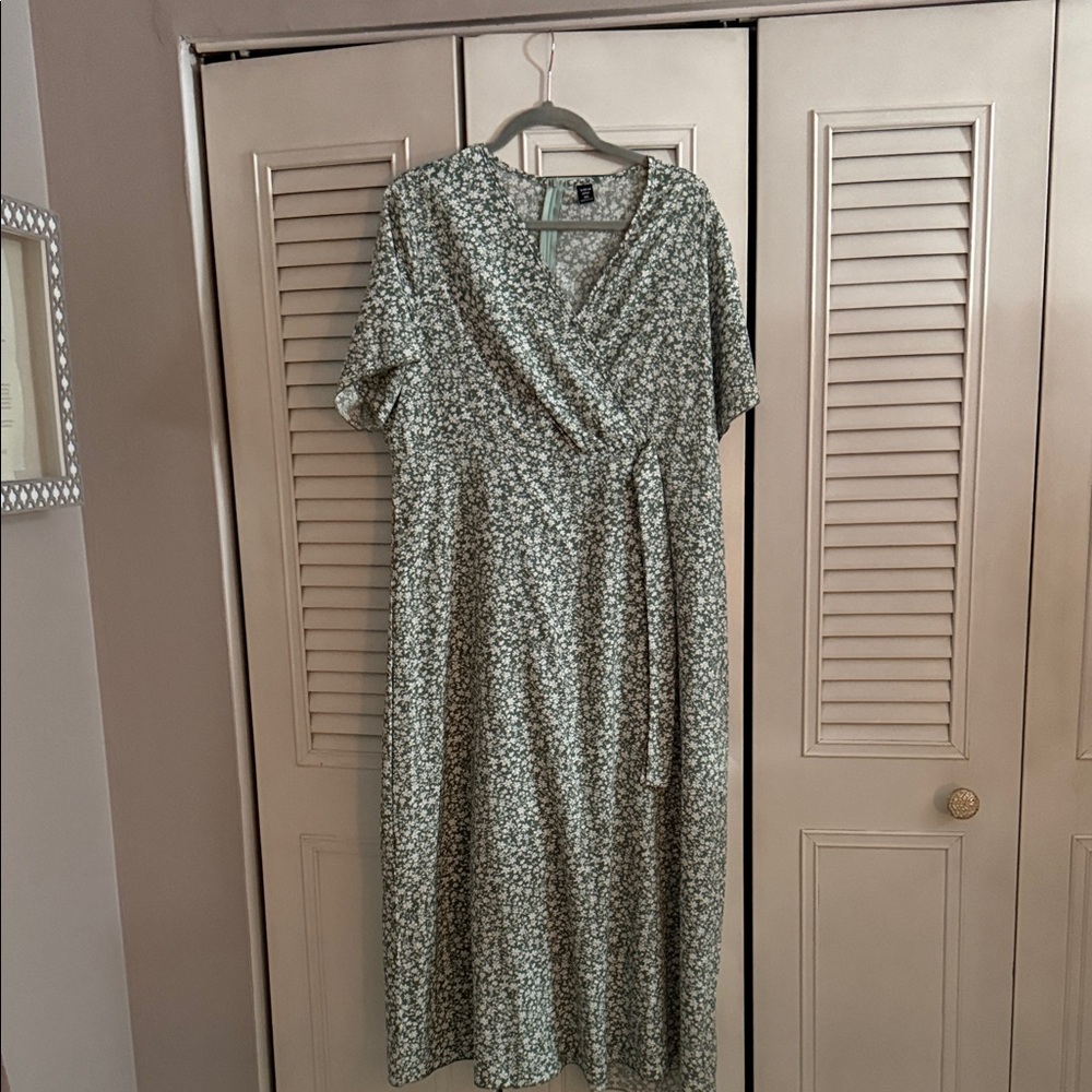 SHEIN Green Floral Midi Dress